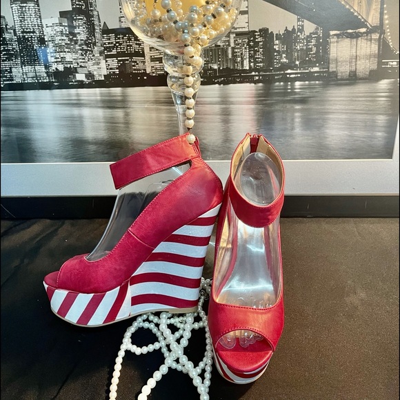 QUPID FINDER Wedge Open Toe, Ankle Strap Sandals - Picture 6 of 11